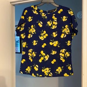 Like new Banana Republic lemon print blouse, size M